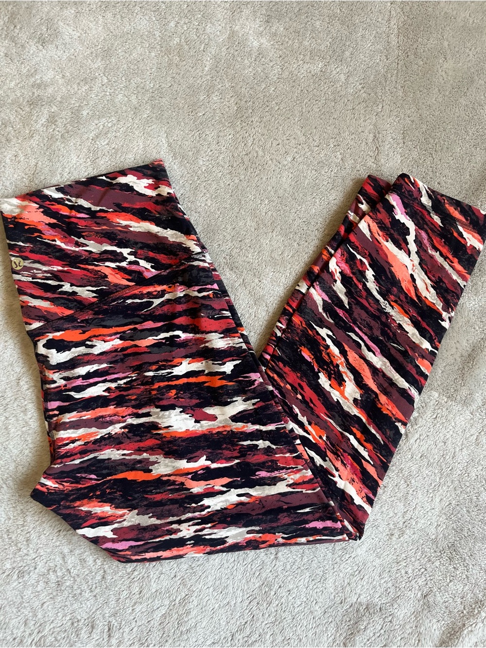 Lululemon Lunar New Year Align High-Rise Leggings 25"
Tiger Tide Smoky Red Multi